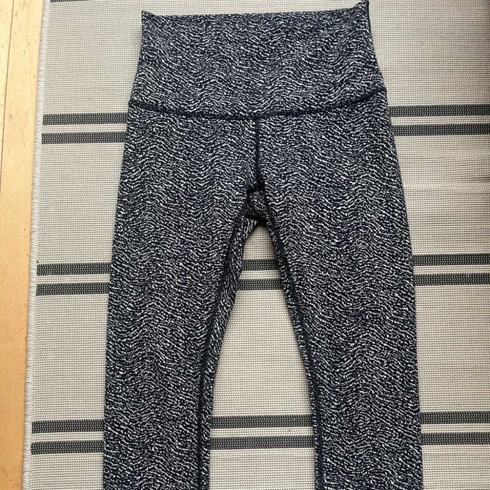 Lululemon Wunder Under Luon Ripple Jacquard Crop White Black Align - Picture 3 of 10
